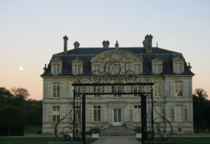 château de Guiry-en-Vexin au crépuscule